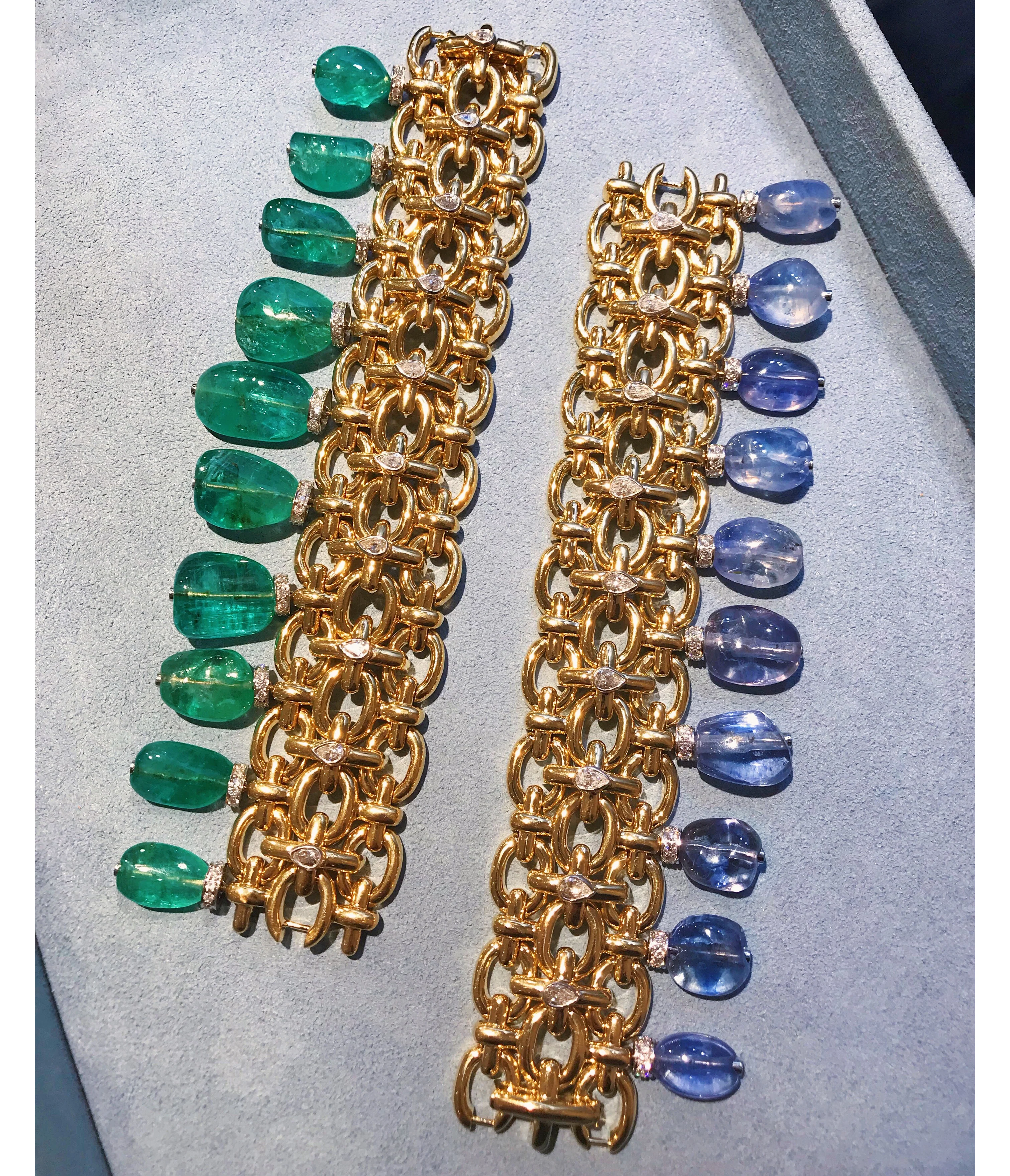 Brocade Bracelet, Hammered 18K Gold, Diamonds, Emerald - Image 3