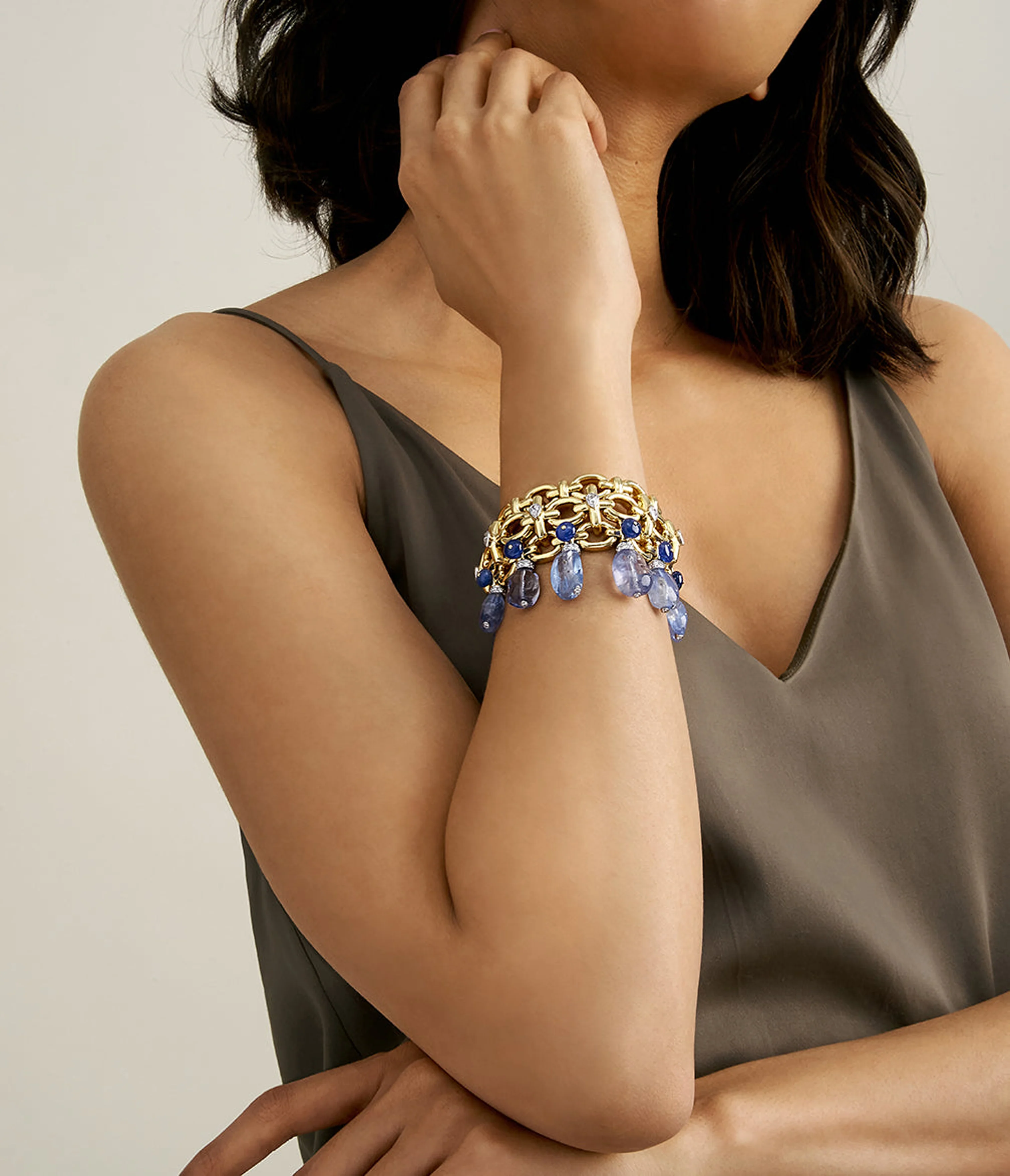 Brocade Bracelet, Diamonds, Sapphire - Image 3